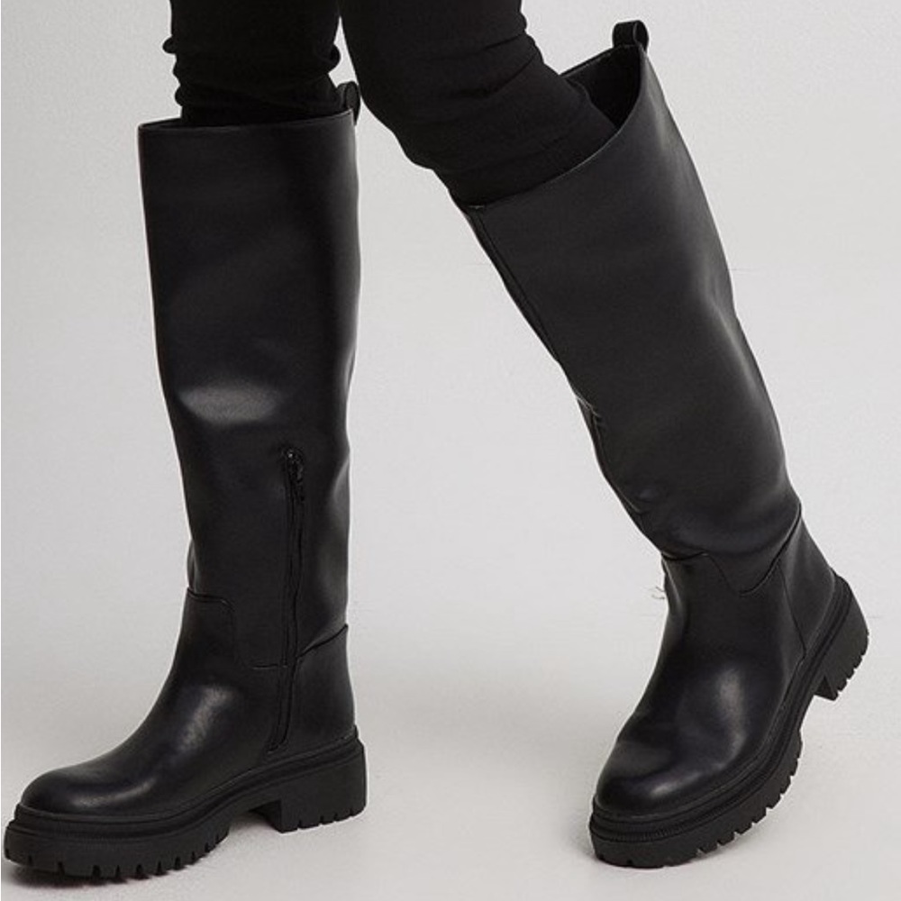 NEVER WORN NA-KD Wardrobe Lug Sole Boots. Size 37.